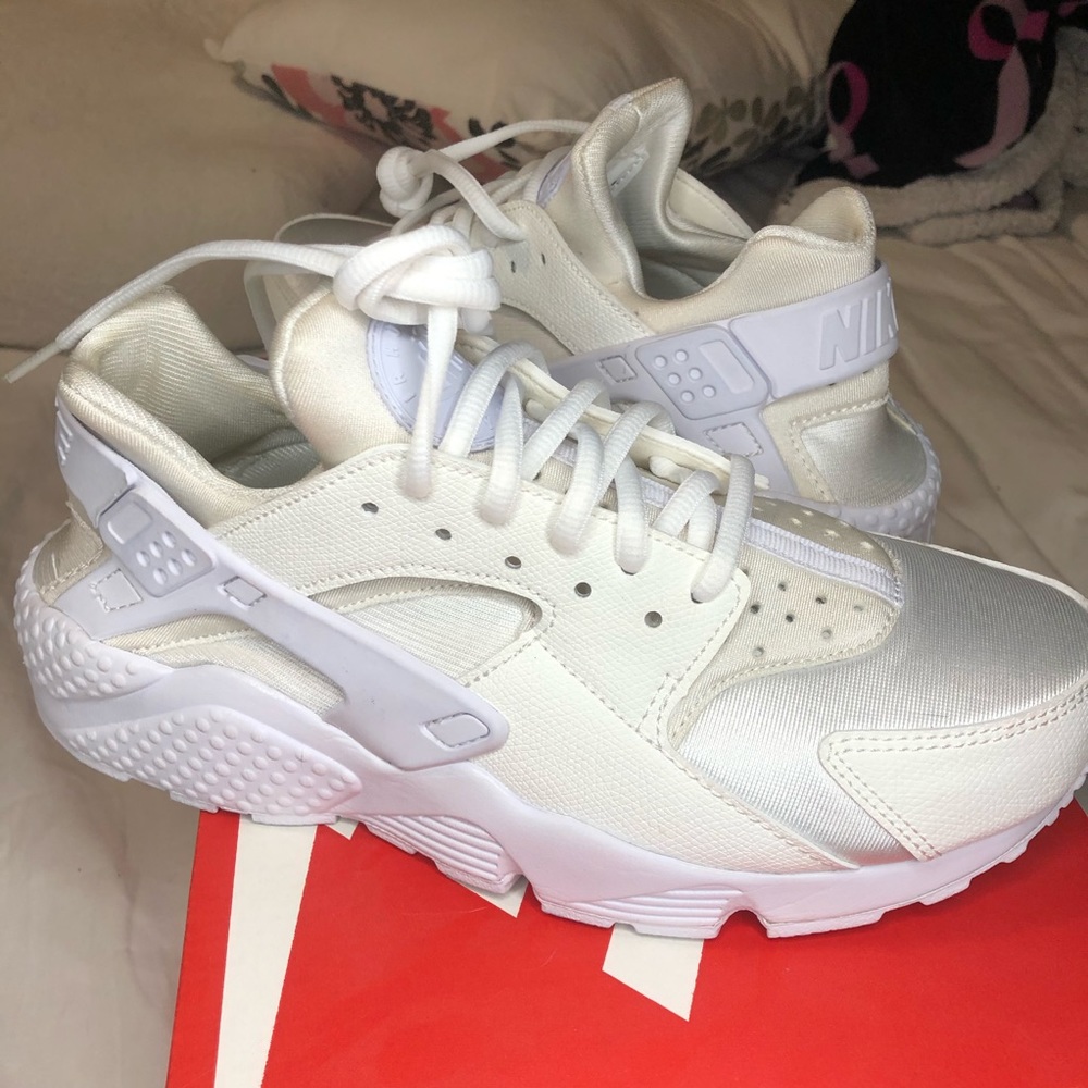White Nike air Huarache’s reflective chunky shoe